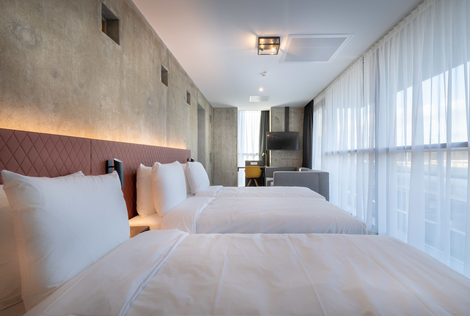 DESIGN, TRIPLE, 3 BEDS