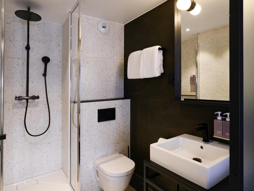 Tribe Paris Batignolles 66/67