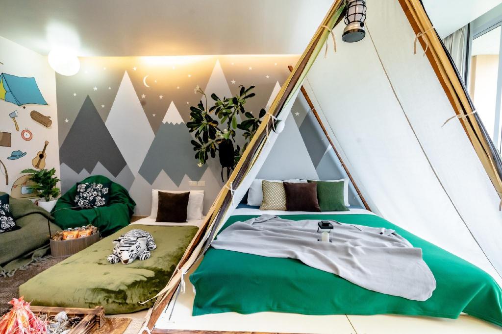 Camping, 1 Double and 1 Single Bed