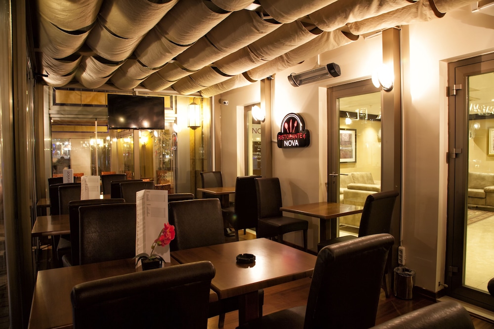 Aven Hotel 49/60