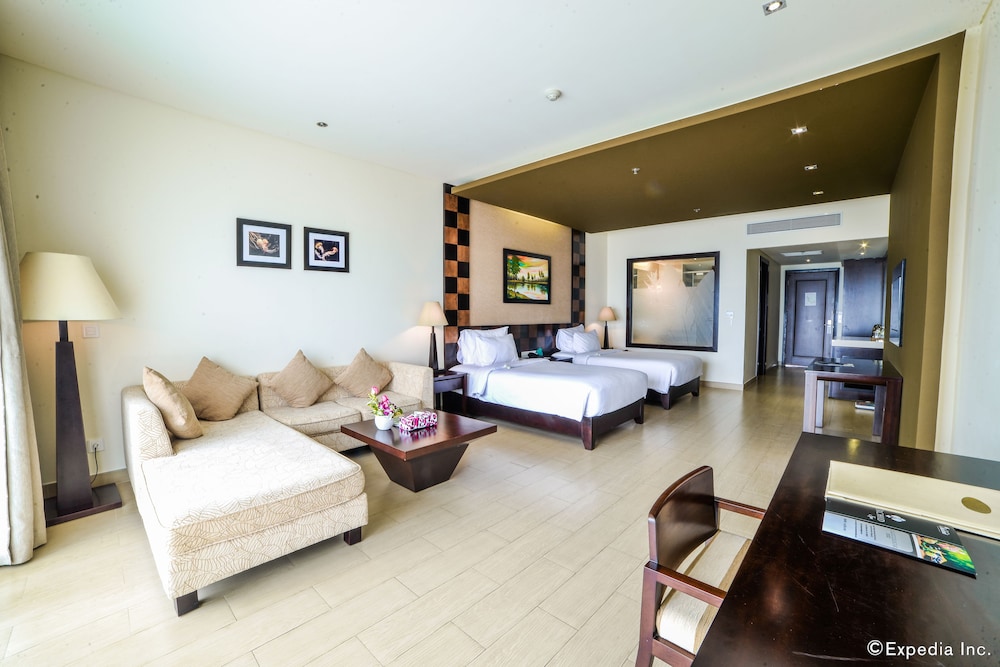 Olalani Resort and Condotel 42/69