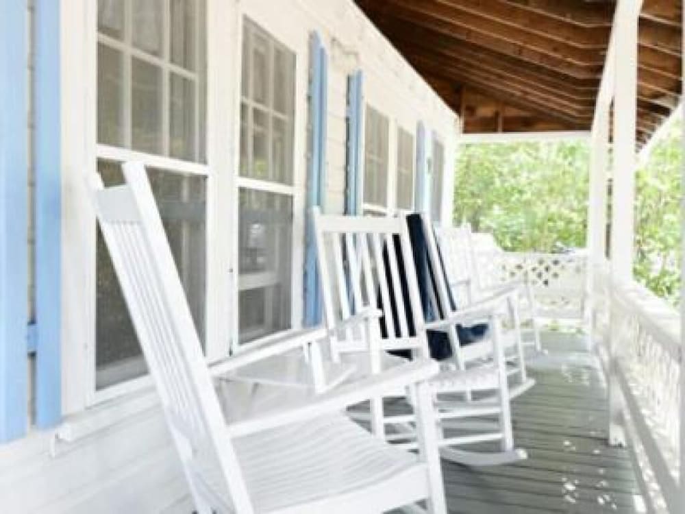 2 River Road Inn & Cottages 30/50