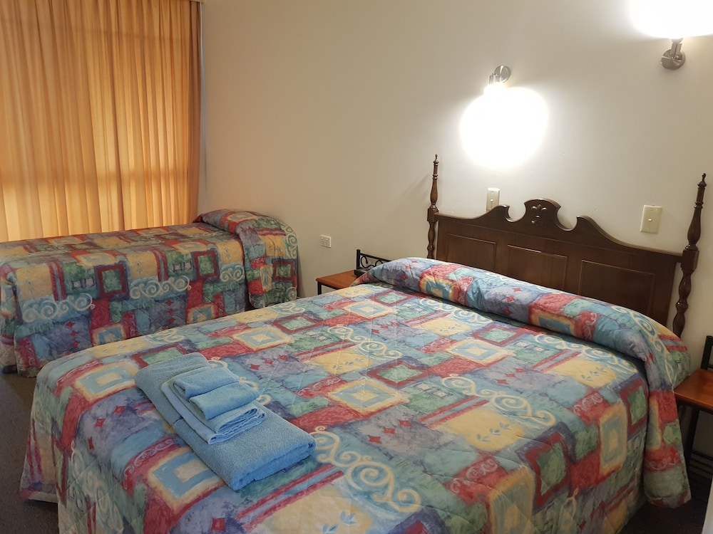 COBB INLANDER MOTEL 19/32