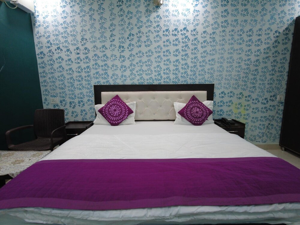 Hotel Devbhoomi Inn 24/40