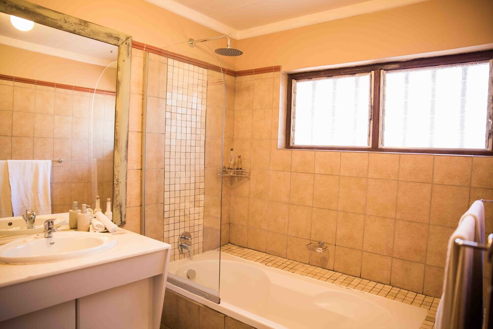 Mziki Safari Lodge 32/76