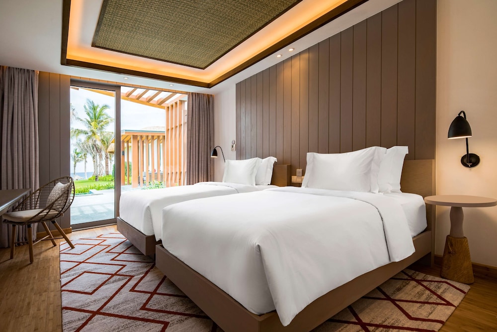 2 Bedrooms, Pool, Villa, King and Twin Beds, Beach Front