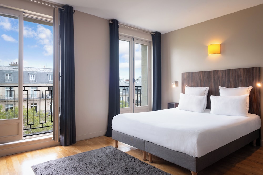 Suites and Hotel Helzear Champs Elysees 17/65