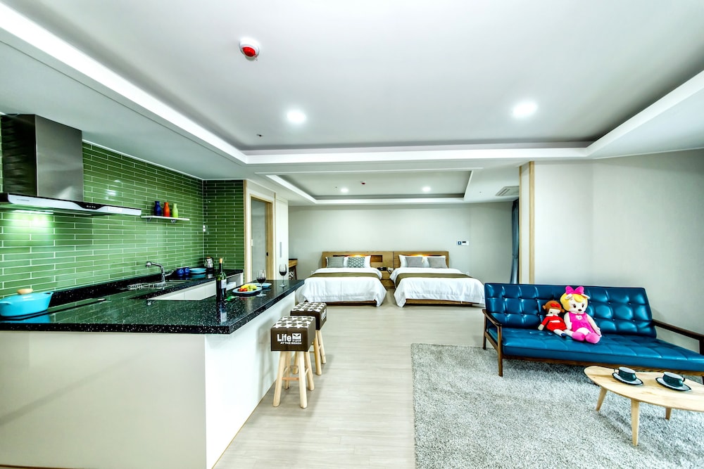 Blue Whale Resort 36/68