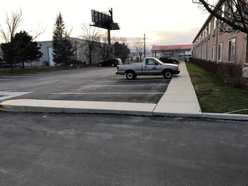 Ramada By Wyndham Draper 24/36