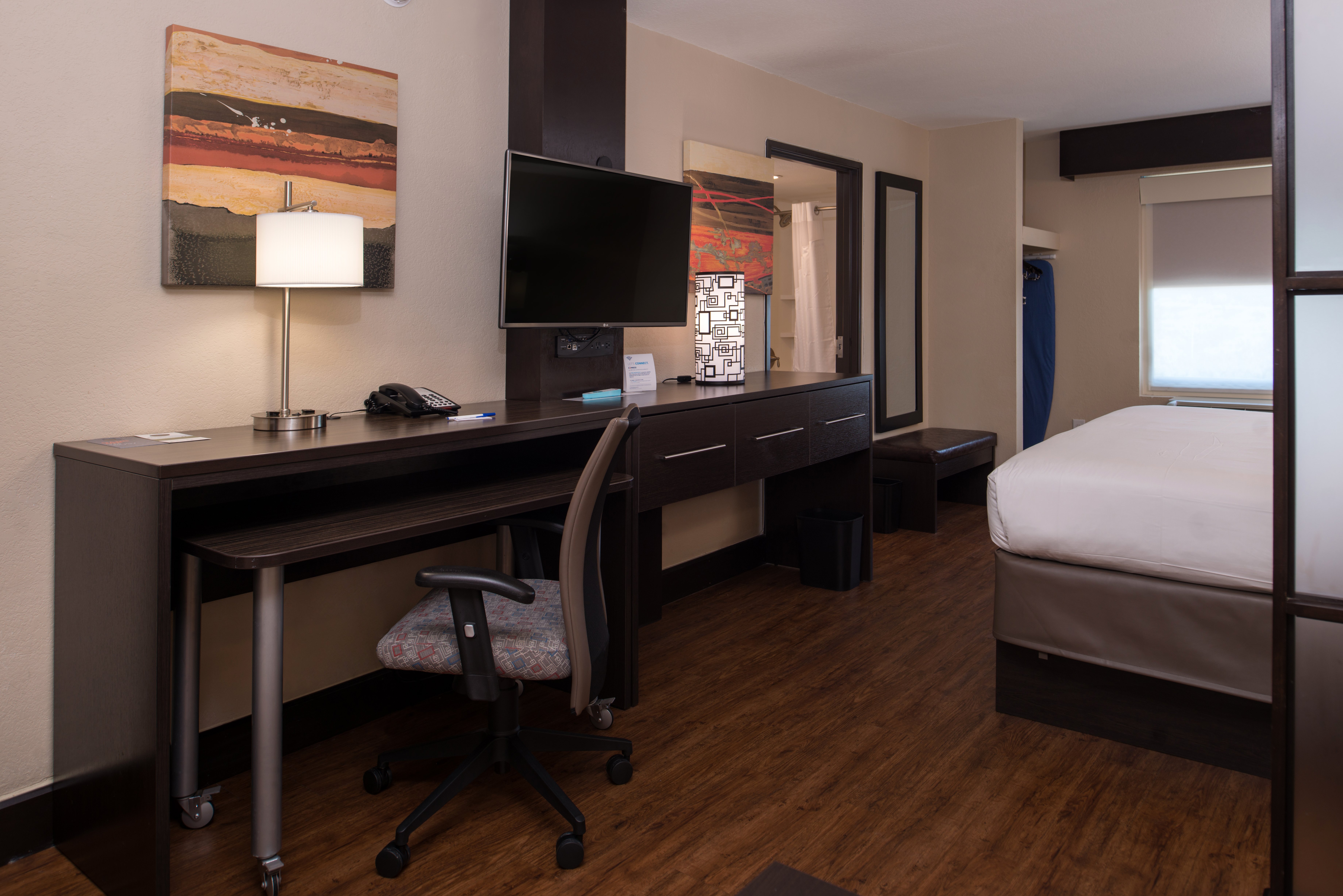 Holiday Inn Express & Suites San Antonio Medical-Six Flags 63/74