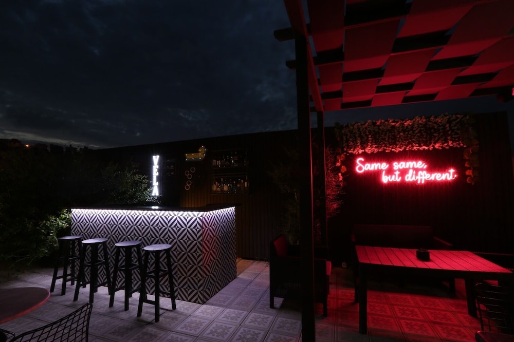 No 57 Suites 36/50