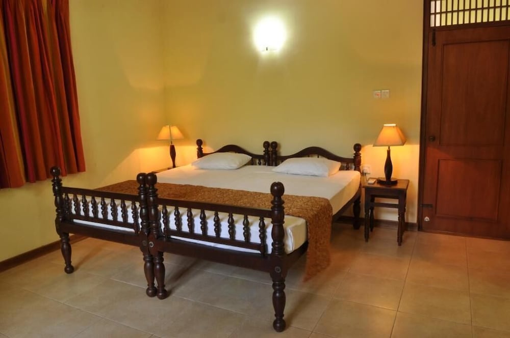 The Lake View Bungalow Yala 9/50