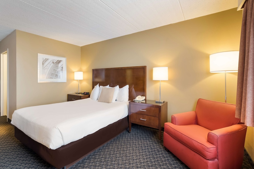 Riverfront Inn Marinette 11/43