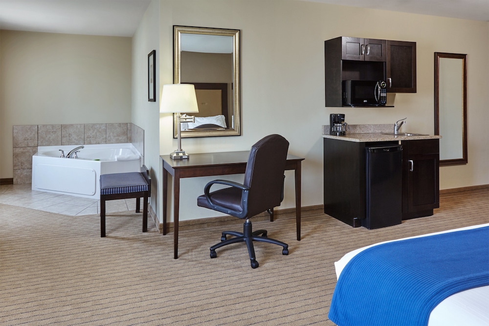 Holiday Inn Express Hotel And Suites Madison Verona 49/58