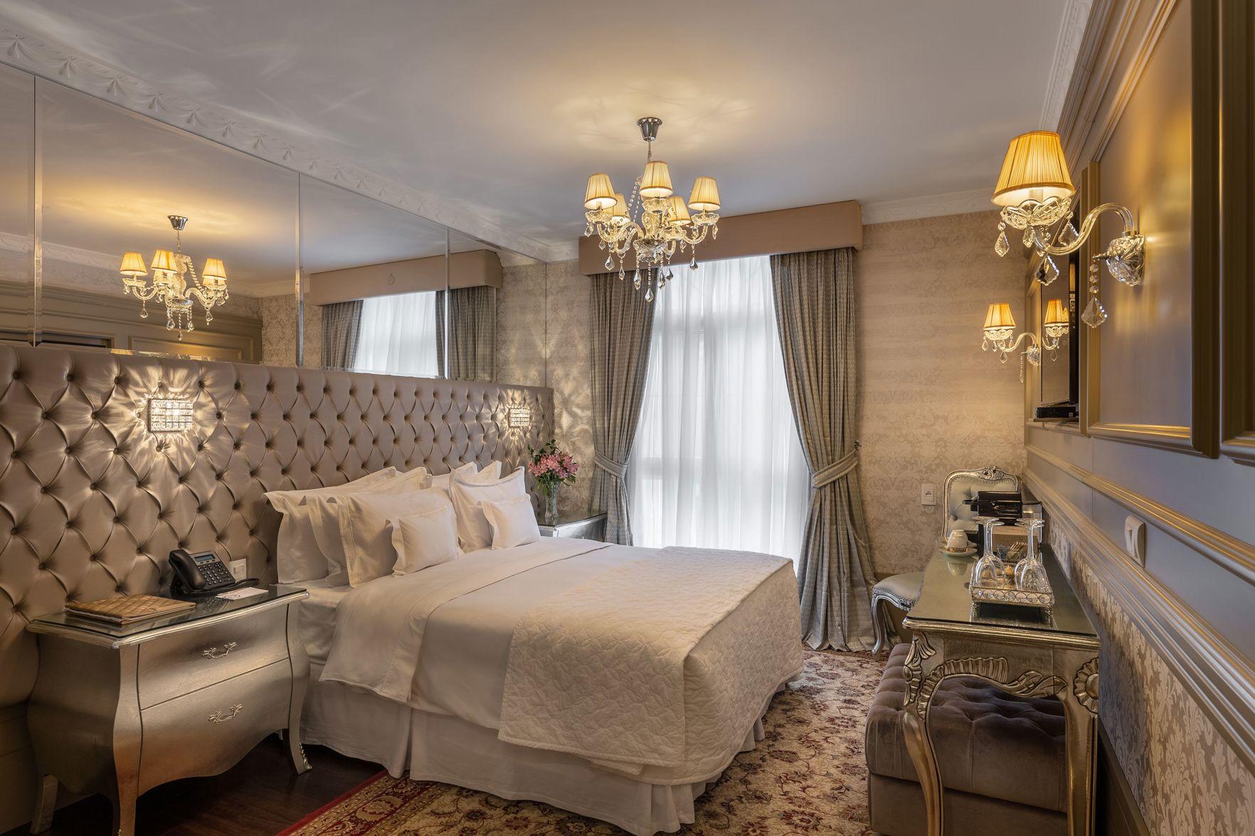 Petite, Suite, Queen Bed