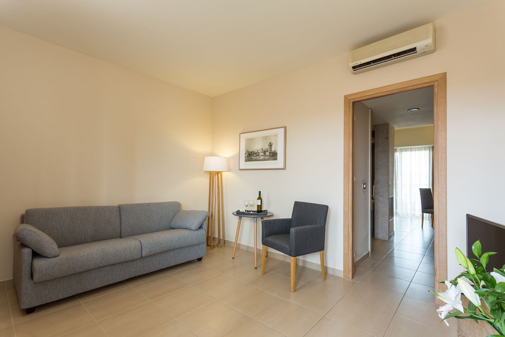 D'andrea Mare Beach Hotel 52/74