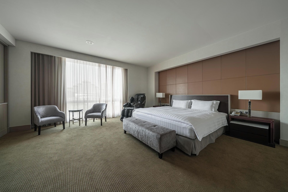 PRESIDENTIAL, SUITE
