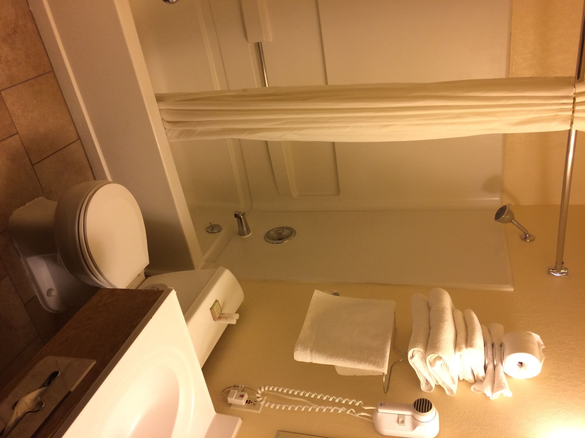 غرفة قياسية بسرير كينج، Super 8 By Wyndham Idaho Falls 2/4