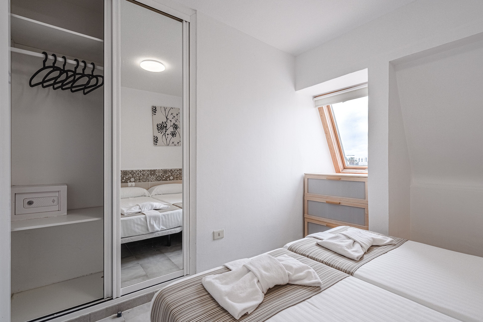 Duplex, 2 Double and Twin Beds, Sofa