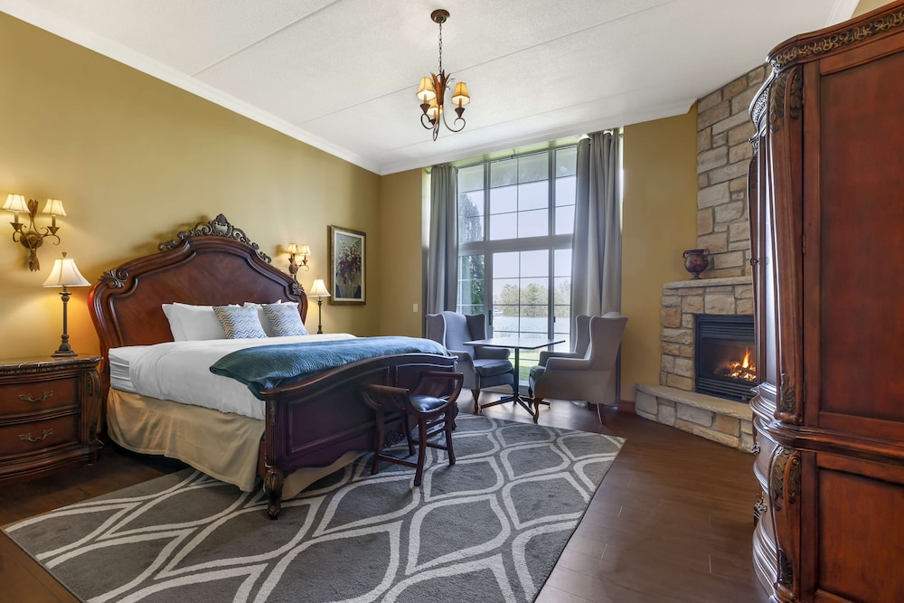 غرفة قياسية بسرير كينج بإطلالة على البحيرة بشرفة، Christies Mill Waterfront Resort and Spa 8/10