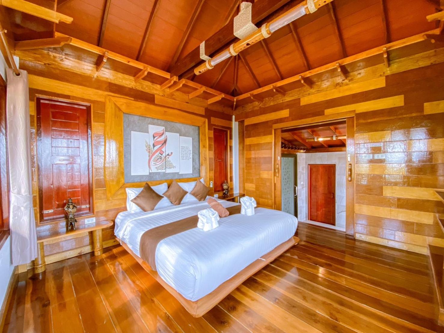 2 Bedrooms, Pool, Villa