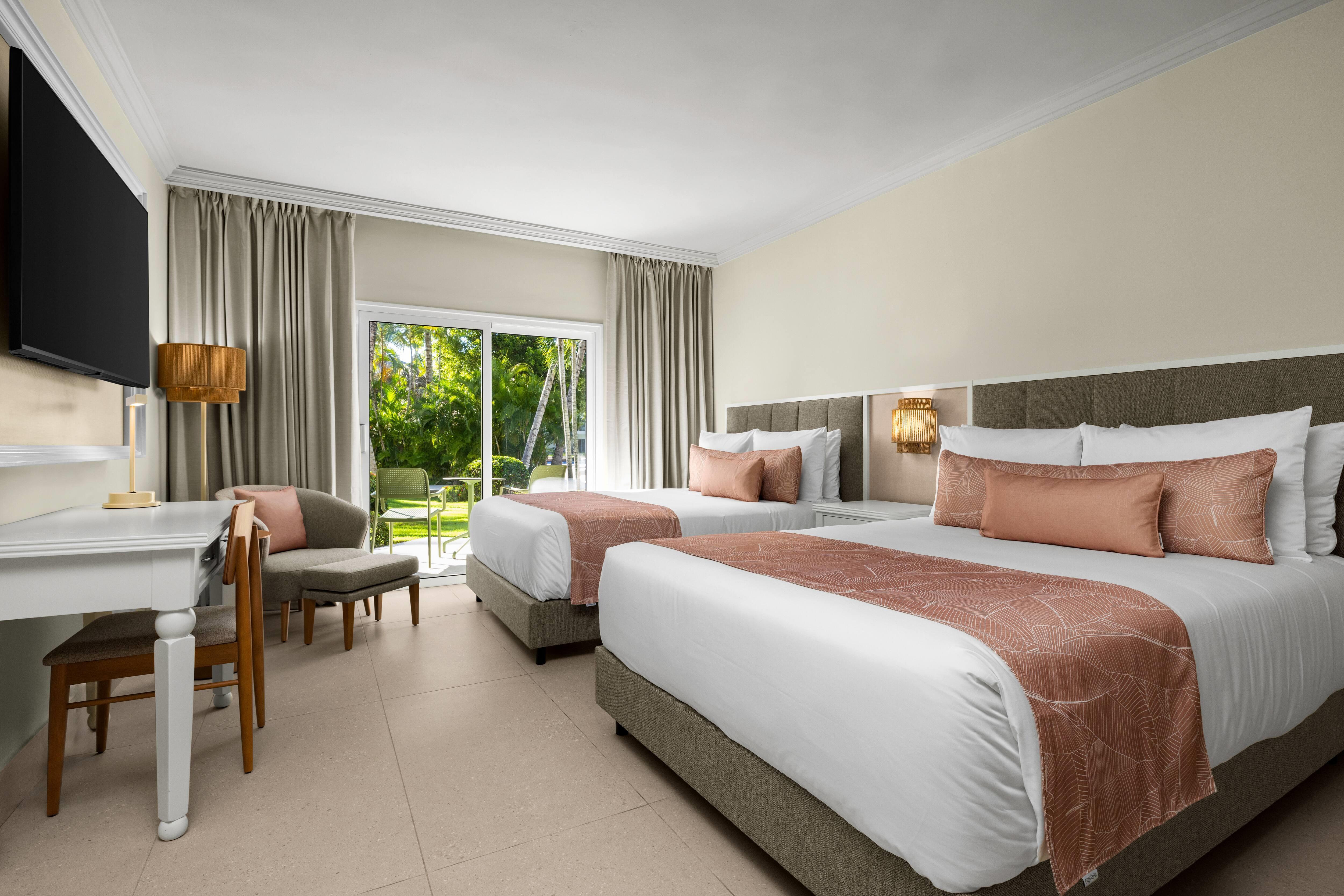 غرفة قياسية بسريرين كوين لذوي الإعاقة، Wyndham Alltra Punta Cana All-Inclusive Resort Hotel 2/3