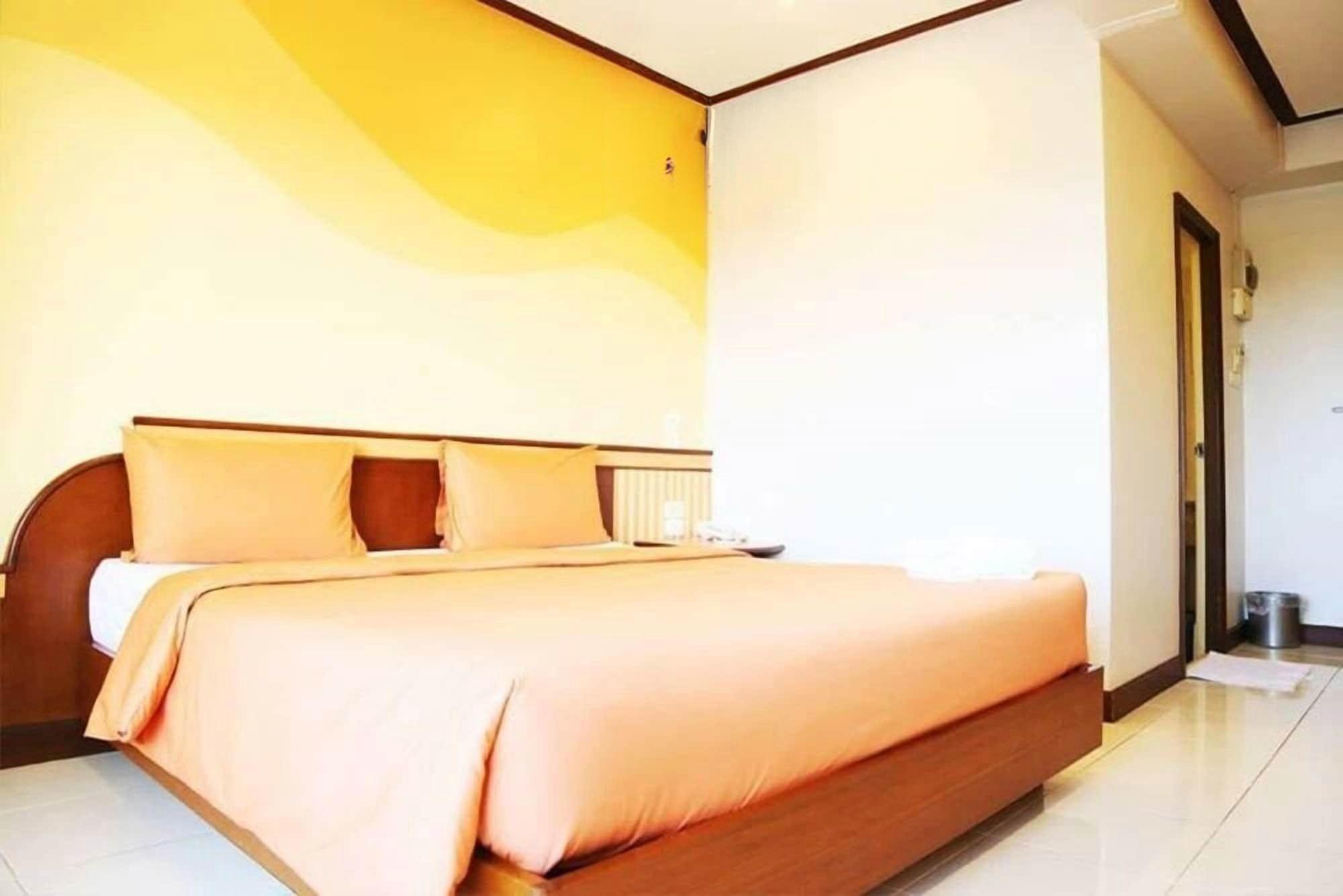 Wangburapa Grand Hotel 19/25