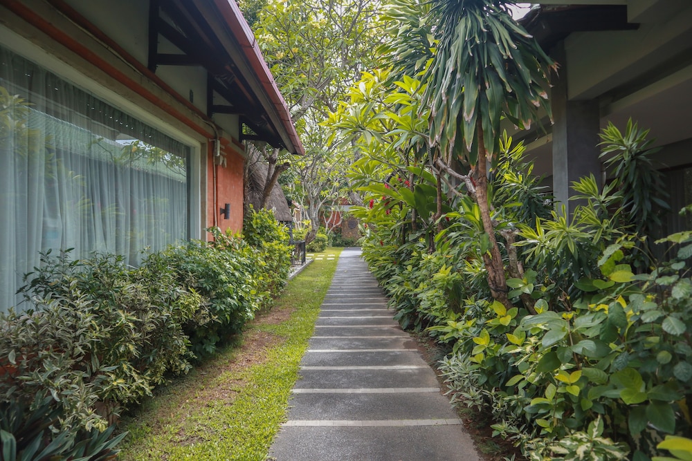 The Cakra Hotel 38/42