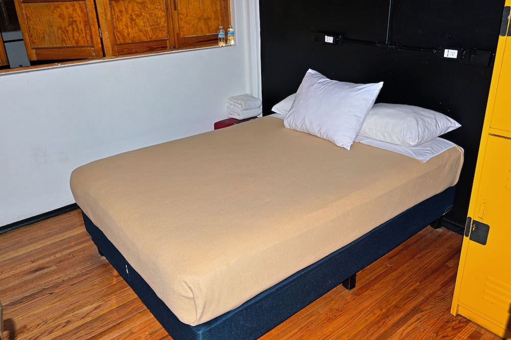 Hostel Mundo Joven Catedral 13/50