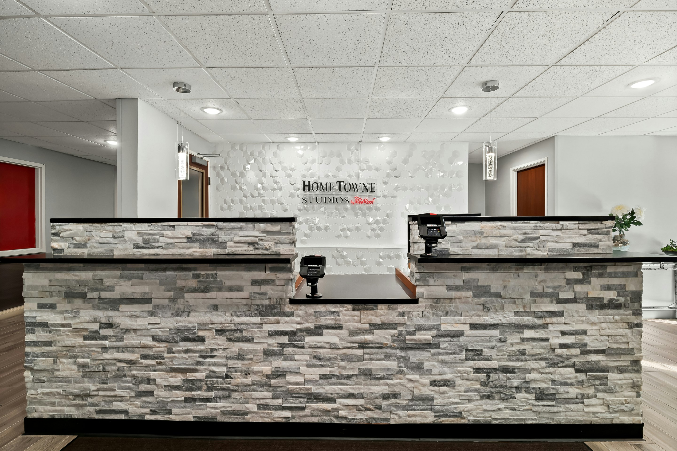 HomeTowne Studios by Red Roof East Lansing - Okemos 10/27