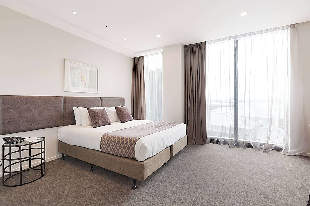 Suite, King Bed