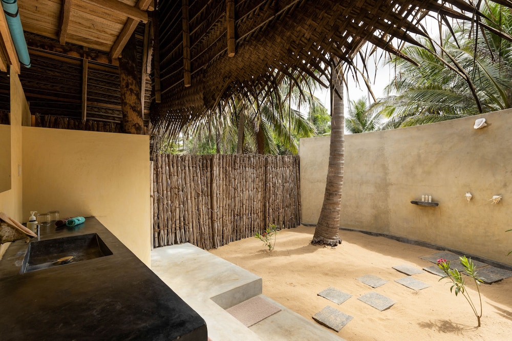 Elements Beach & Nature Resort 20/50