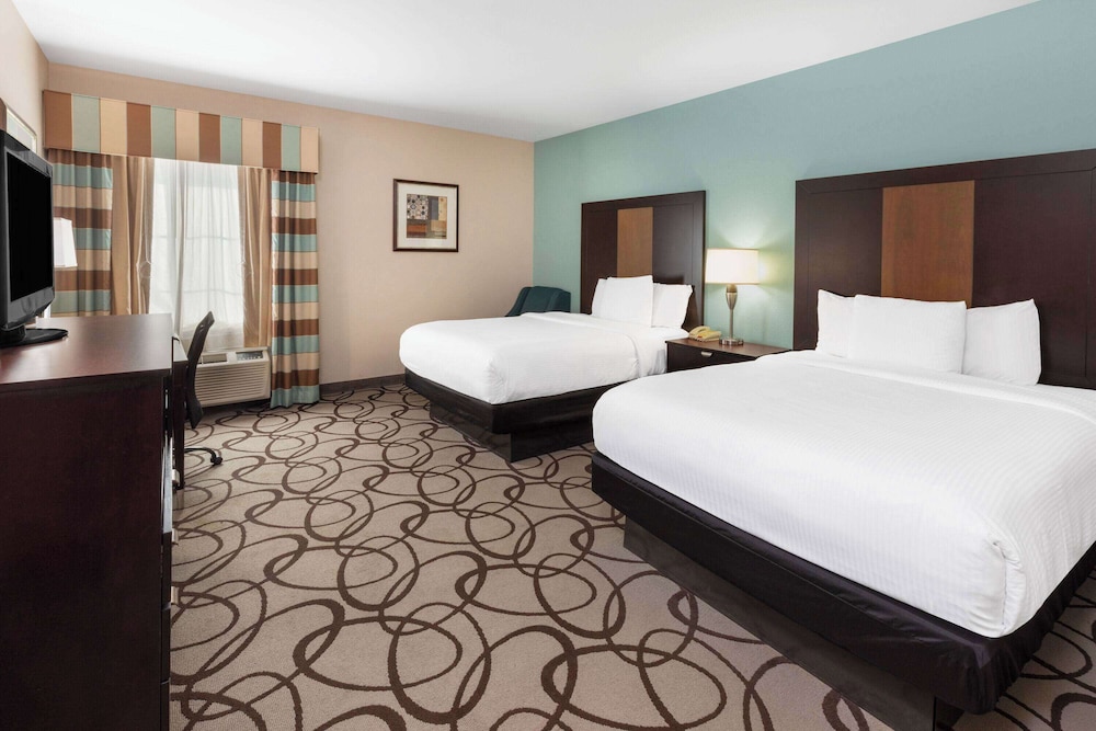 La Quinta Inn & Suites by Wyndham Fort Worth - Lake Worth 17/50