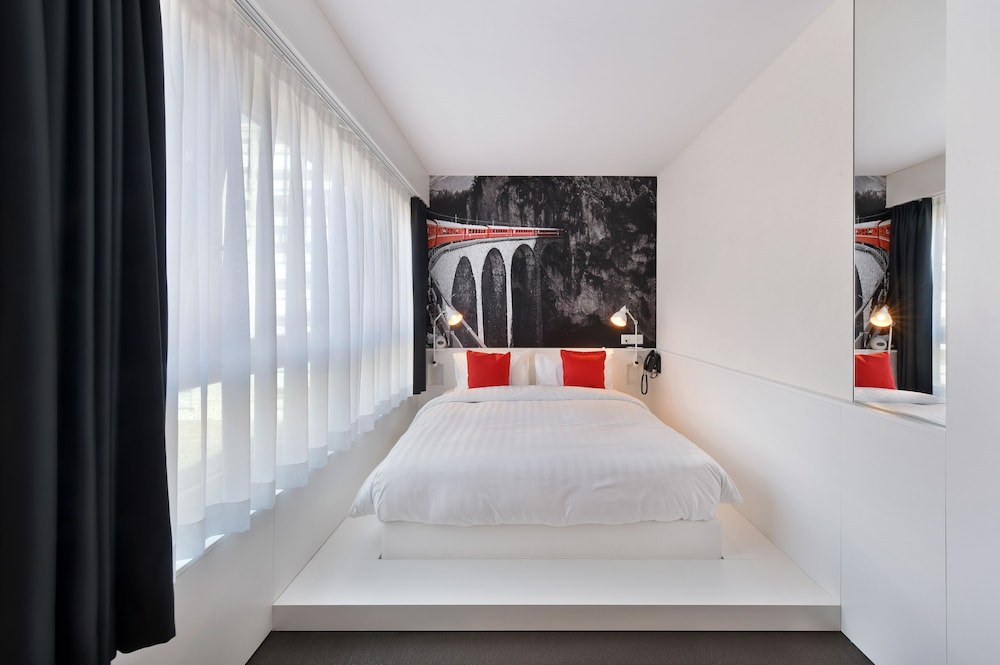 Home Swiss Hotel 14/64