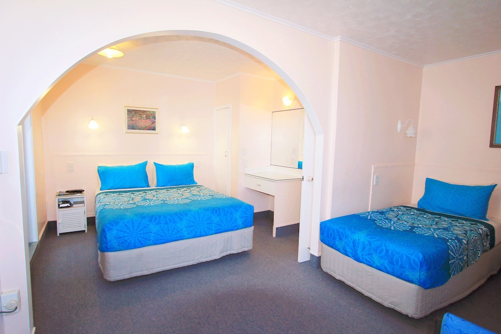 Golden Glow Motel 13/60