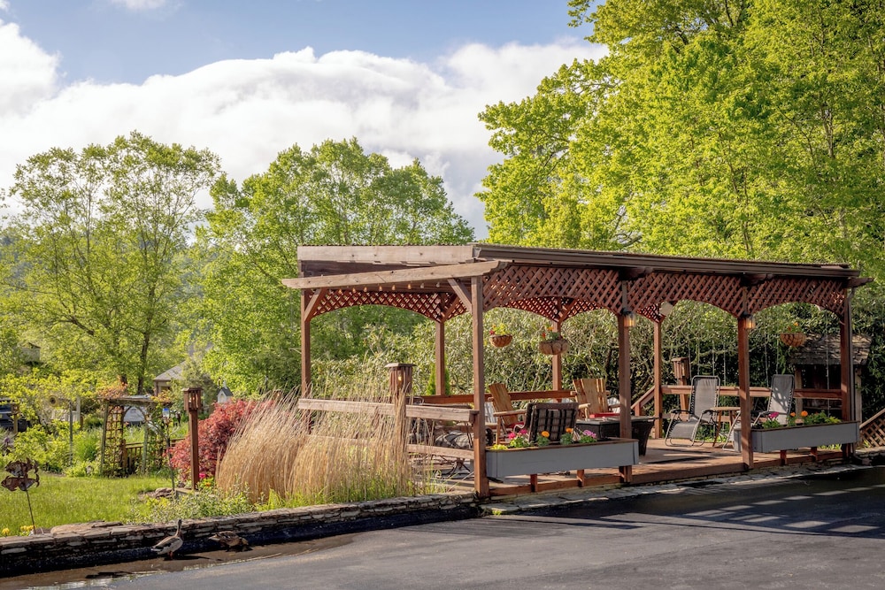Azalea Garden Inn 40/50