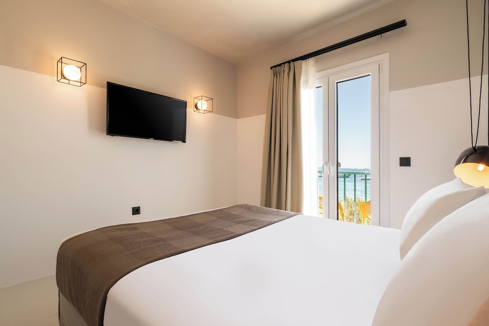 Play Paros, a member of Brown Hotels 28/62