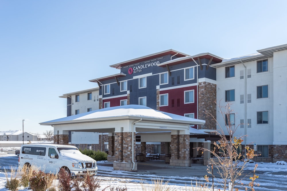 Hawthorn Suites By Wyndham Fargo 2/34