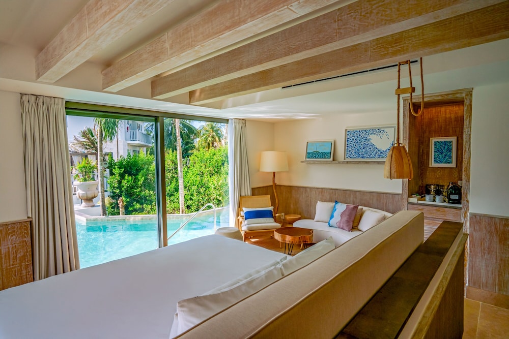 Island, Swim Out, Suite, King Bed