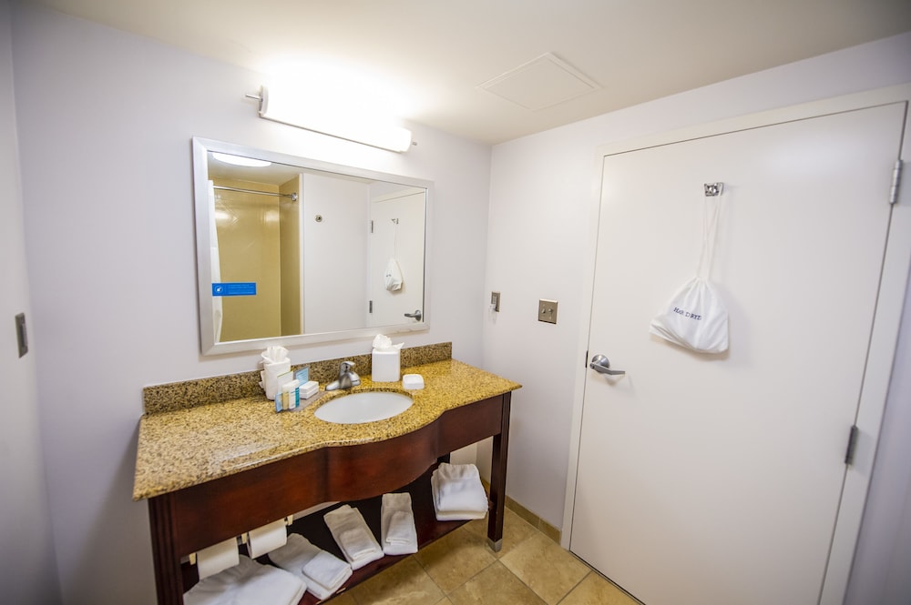 Hampton Inn South Kingstown-Newport Area 22/59