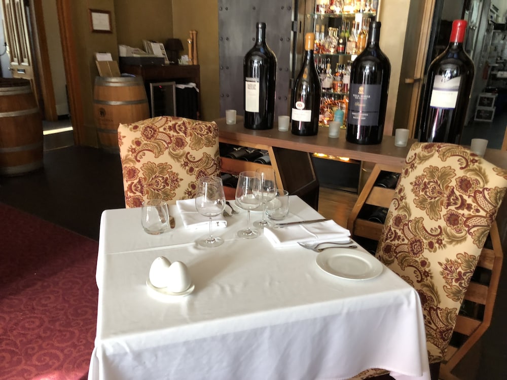 The County Hotel 34/50