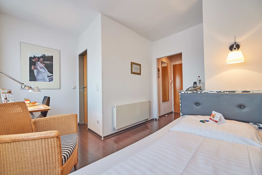 Hotel Amadeus 10/72