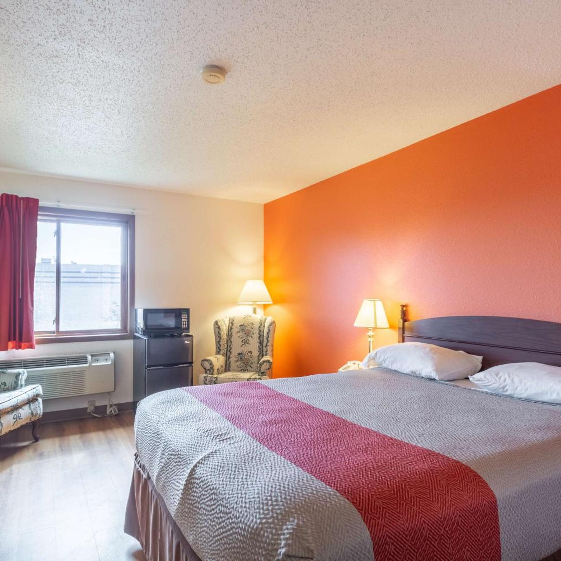 غرفة بسرير كوين لذوي الإعاقة، Motel6 Saukville, WI 3/10