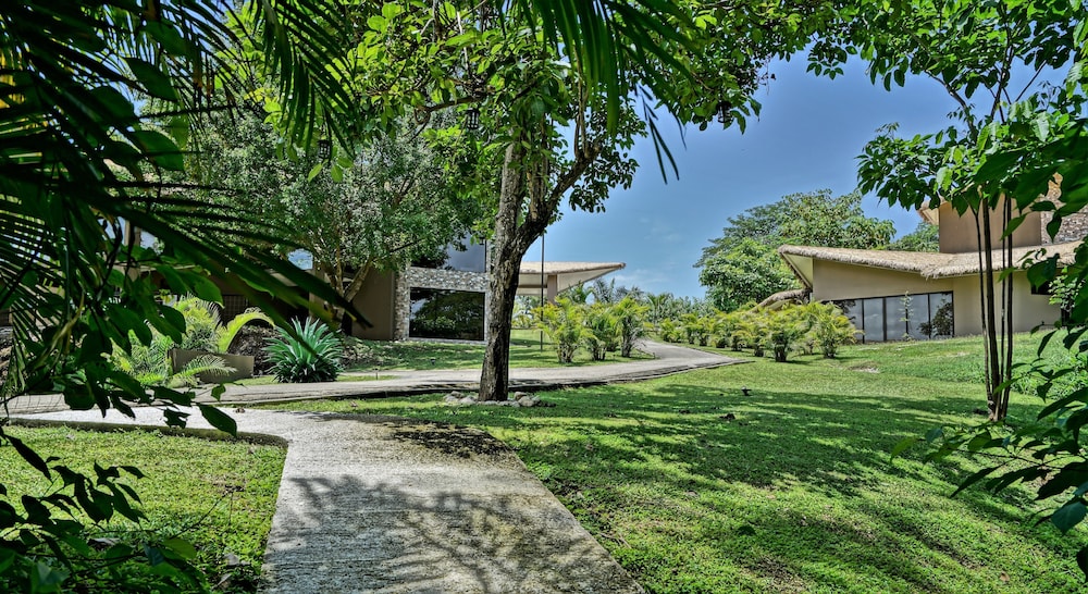 Nammbu Beachfront Bungalows 64/65