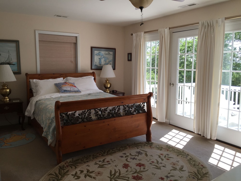 The Baywood Bed and Breakfast 4/23