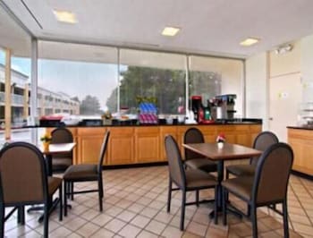 Travelodge Fredericksburg 21/24