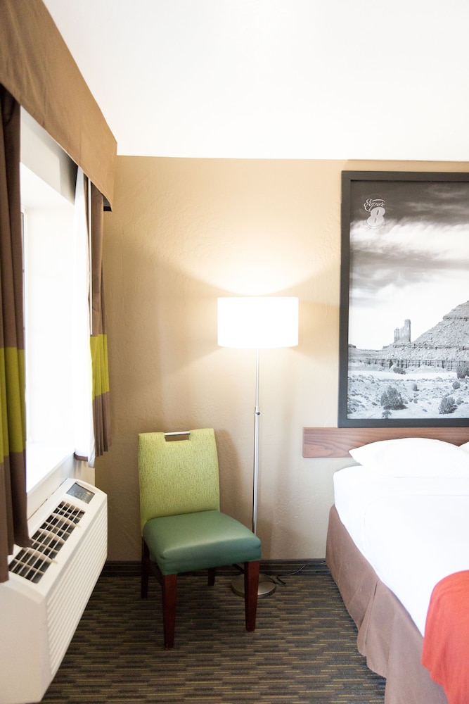 Super 8 by Wyndham Wickenburg AZ 10/32