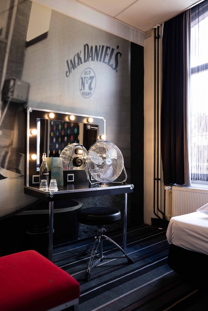 Backstage Hotel 37/49