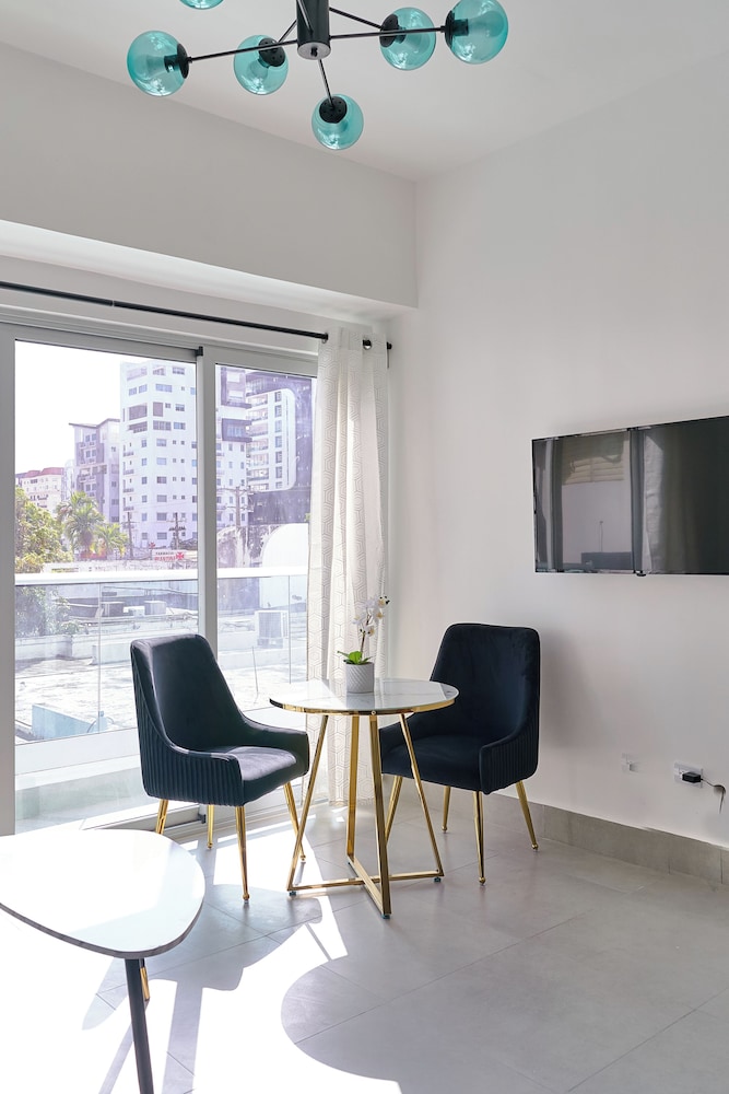 Central Suites Tower 51/62