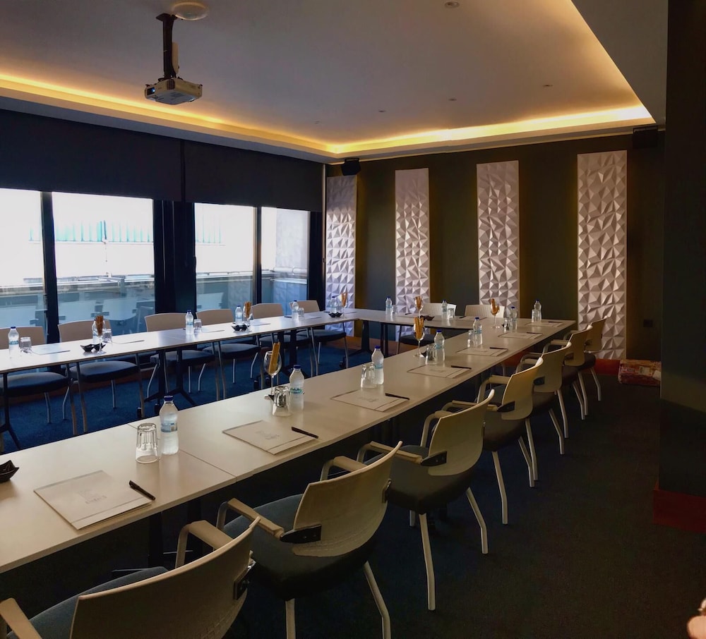 Emen S Hotel 43/48